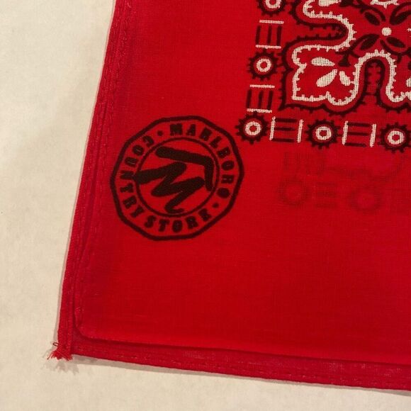VTG Red Bandana 2 pcs Handkerchief Hanky Marlboro RN 15582 Made in USA UNUSED - Picture 4 of 6